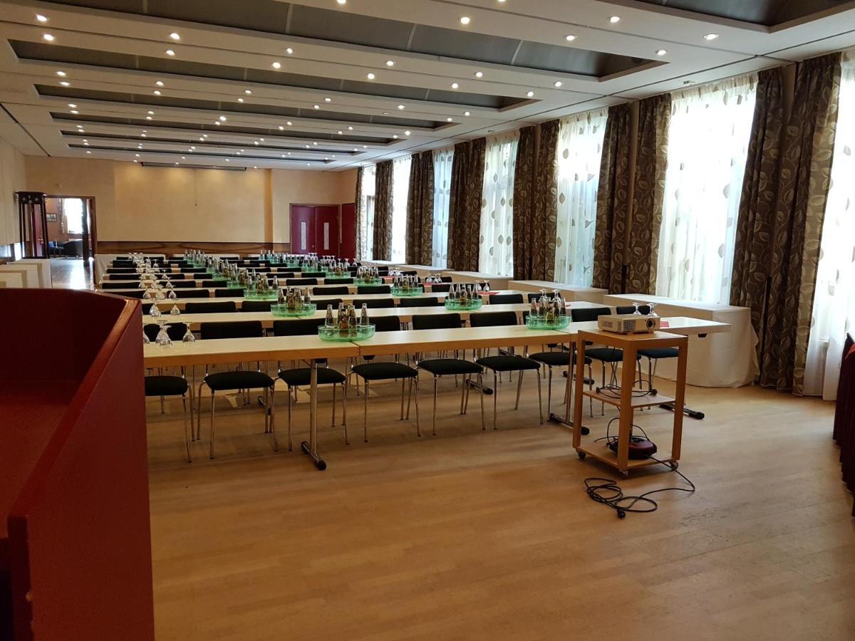 Zum Weissen Ross Hotel 3*